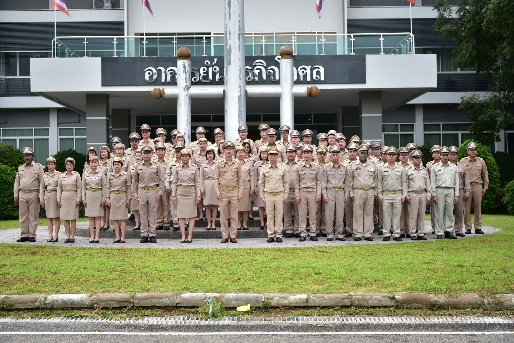 เข้าร่วมกิจกรรมเคารพธงชาติและร้องเพลงชาติไทย เนื่องในวันพระราชทานธงชาติไทย
